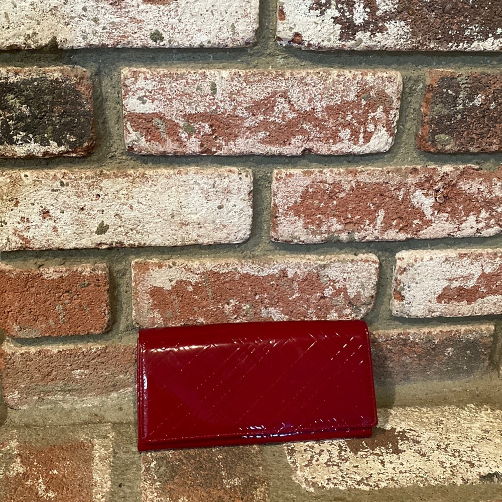 EUC BURBERRY RARE Red PATENT Leather Long Kisslock Wallet